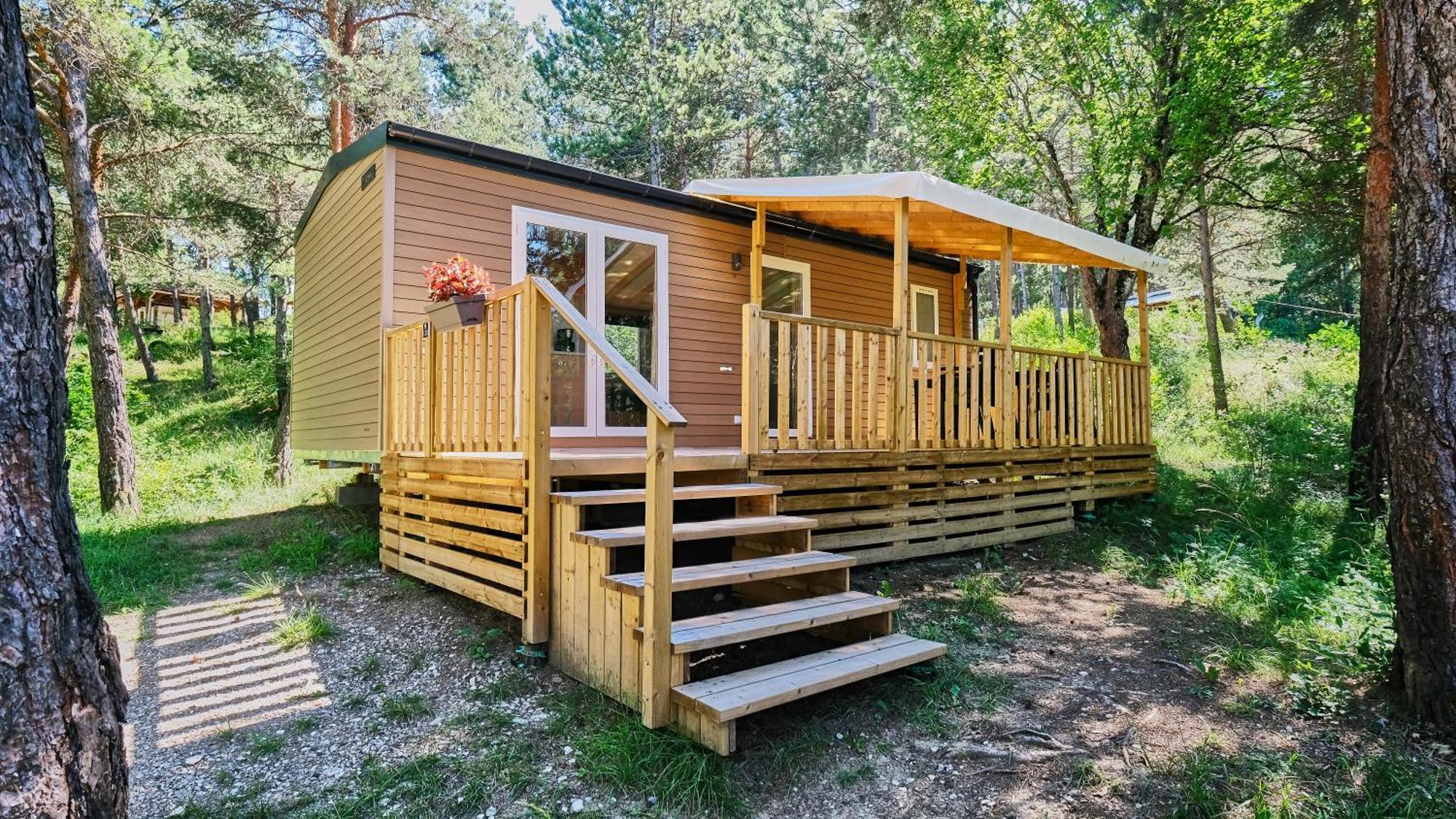 Camping Le Couriou Recoubeau-Jansac Екстериор снимка