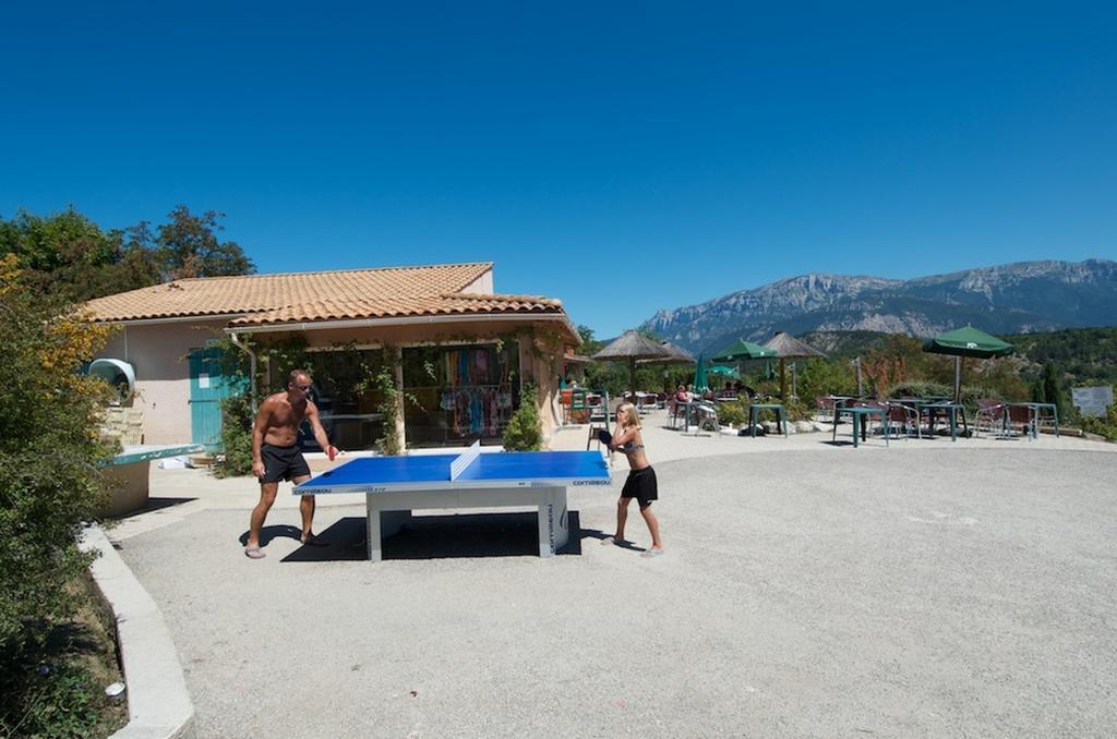 Camping Le Couriou Recoubeau-Jansac Екстериор снимка