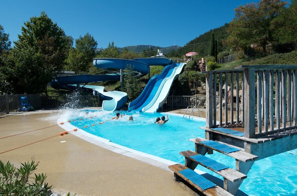 Camping Le Couriou Recoubeau-Jansac Екстериор снимка
