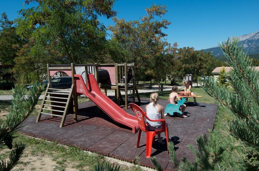 Camping Le Couriou Recoubeau-Jansac Екстериор снимка