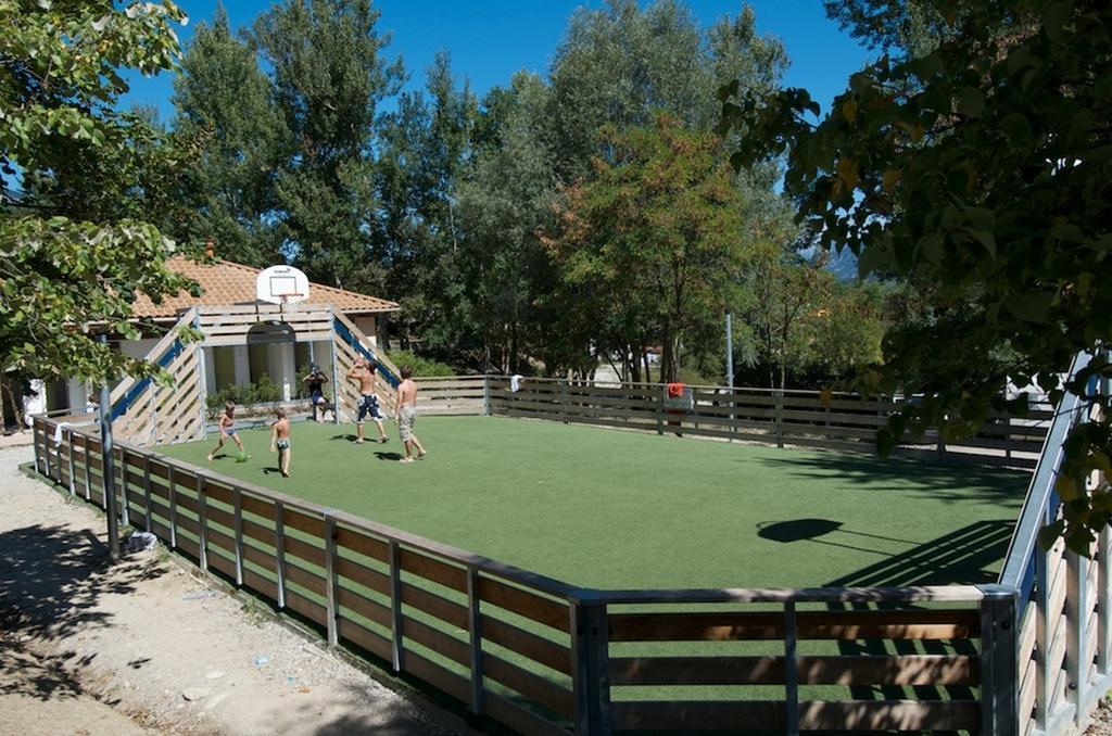 Camping Le Couriou Recoubeau-Jansac Екстериор снимка